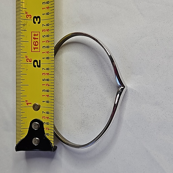 VINTAGE CUFF BANGLE SILVERTONE BY AVON - Picture 3 of 7